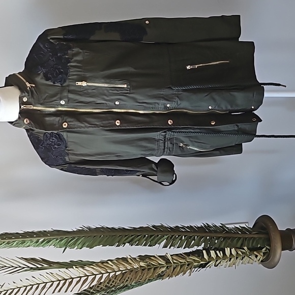 Denim 24/7 Olive Green Utility Jacket with Black Appliques & Tie Waist NWOT - Picture 2 of 12